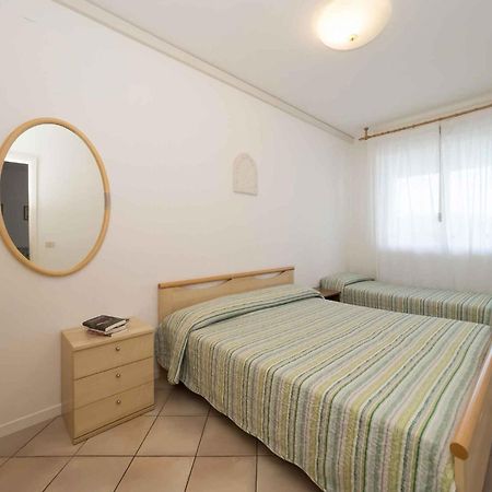 Apartment In Lignano Sabbiadoro 21783 Buitenkant foto