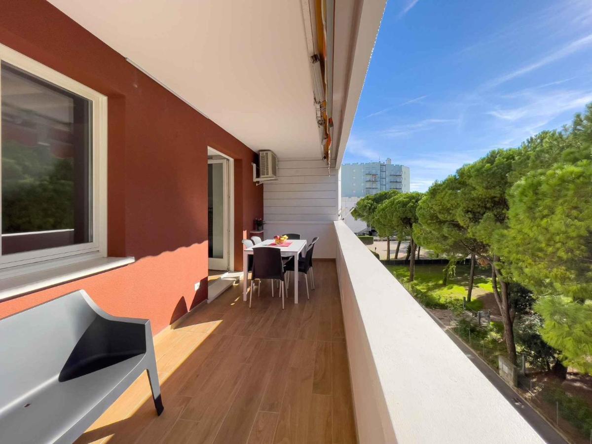 Apartment In Lignano Sabbiadoro 21783 Buitenkant foto